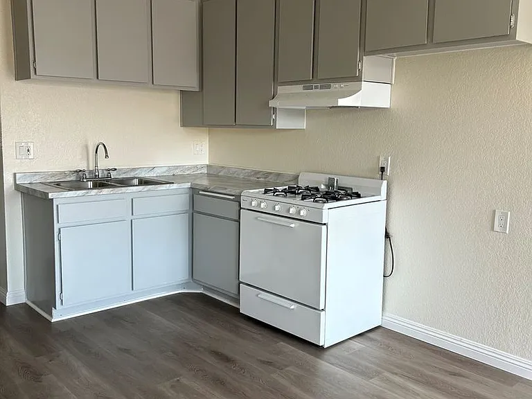 Lake Street Apartments — Photo 13