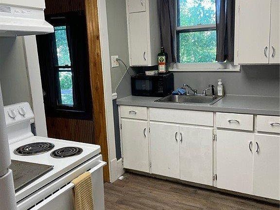 4th image of 820A Stewart Ave