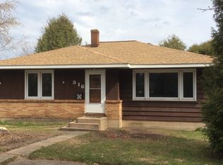 316 9th St SW, Chisholm, MN 55719