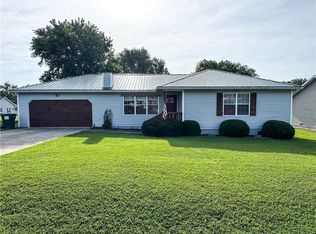 106 S Elm St, Blue Eye, MO 65611