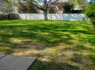 301 Foxhurst Rd, Oceanside, NY 11572