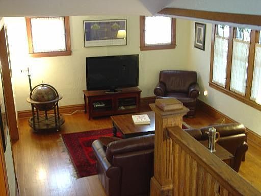 4th image of 632 S Grove Ave