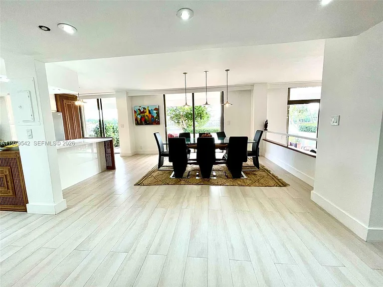 19707 Turnberry Way #Townhouse 5 — Photo 9