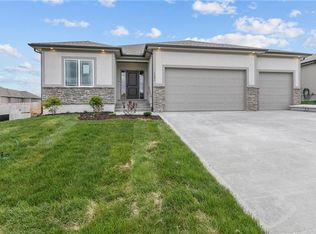 1297 NW Hickorywood Ct, Grain Valley, MO 64029