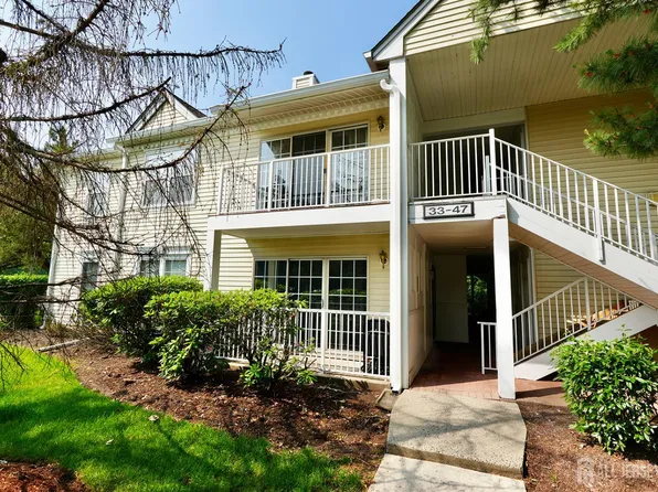 33 Rachel Ct, Franklin Park, NJ 08823