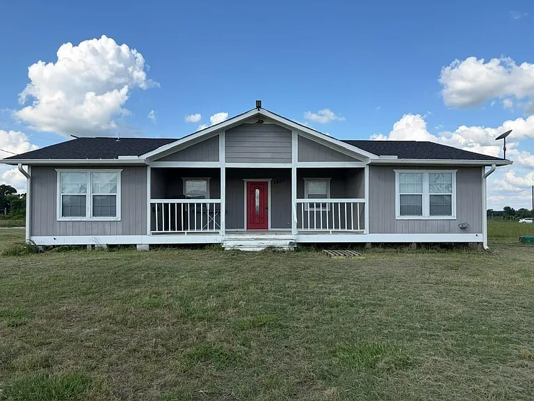 2884 Brooks Dr — Photo 1
