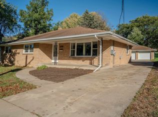 1427 S Walnut Ave, Freeport, IL 61032