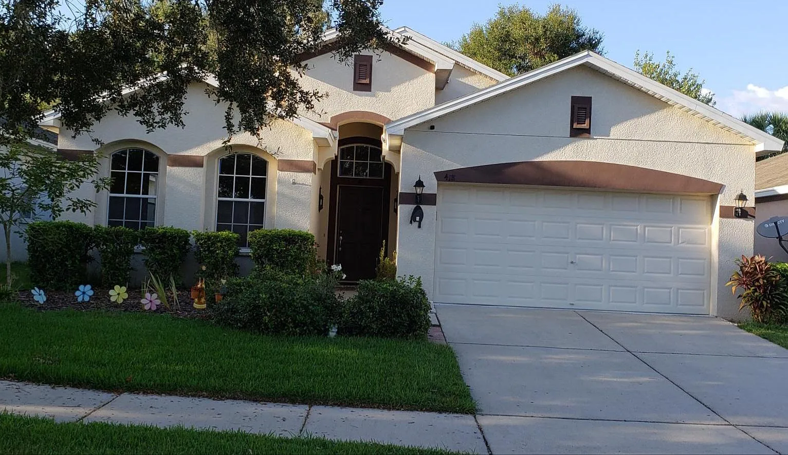 418 Kings Path Dr — Photo 1