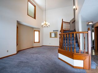 6453 SW Golf View Dr, Topeka, KS 66614