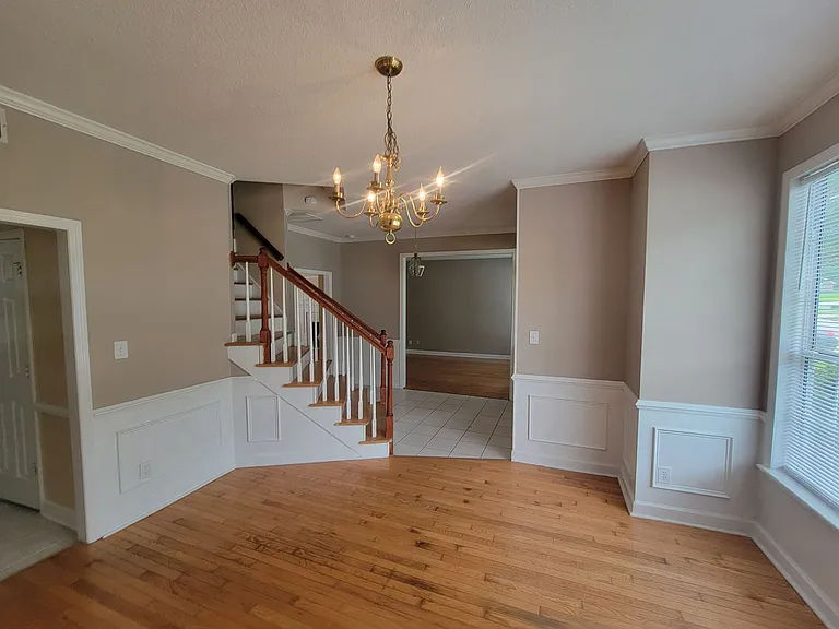1063 Waltons Pass — Photo 3