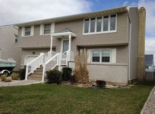 9 Waterway Rd, Ocean City, NJ 08226