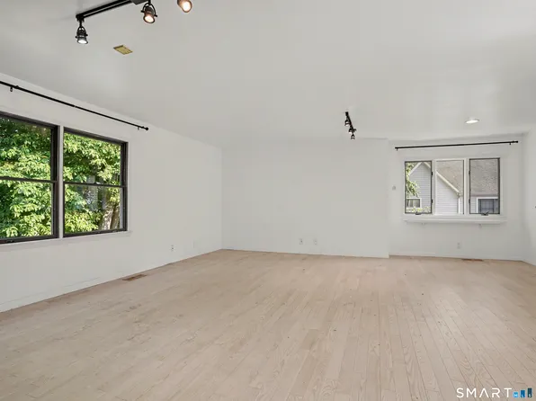197 Sheephill Rd APT C, Greenwich, CT 06878