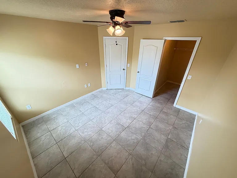 2411 Grasmere View Pkwy N — Photo 43