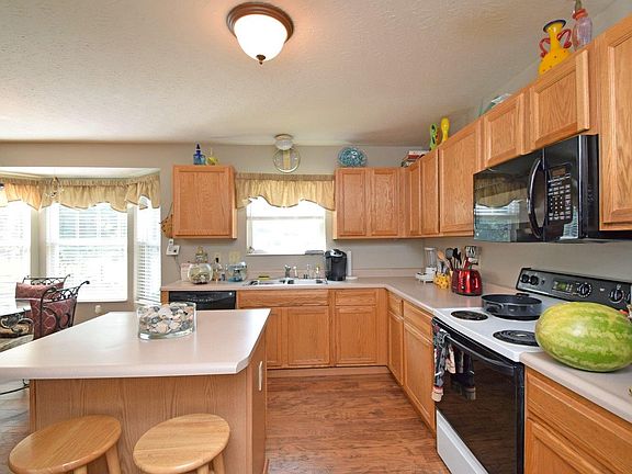 4th image of 5903 Deerfield Village Dr