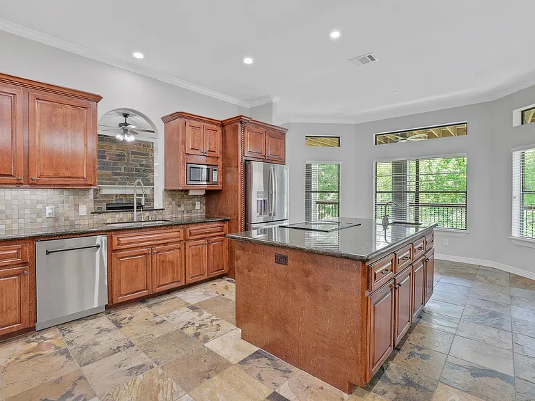 270 Lake Grove Dr — Photo 15