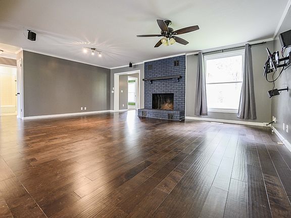 4th image of 100 Brookhaven Trl
