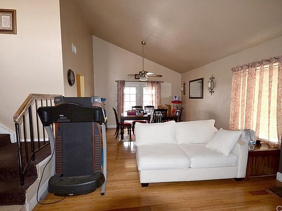4th image of 25913 Fir Ave