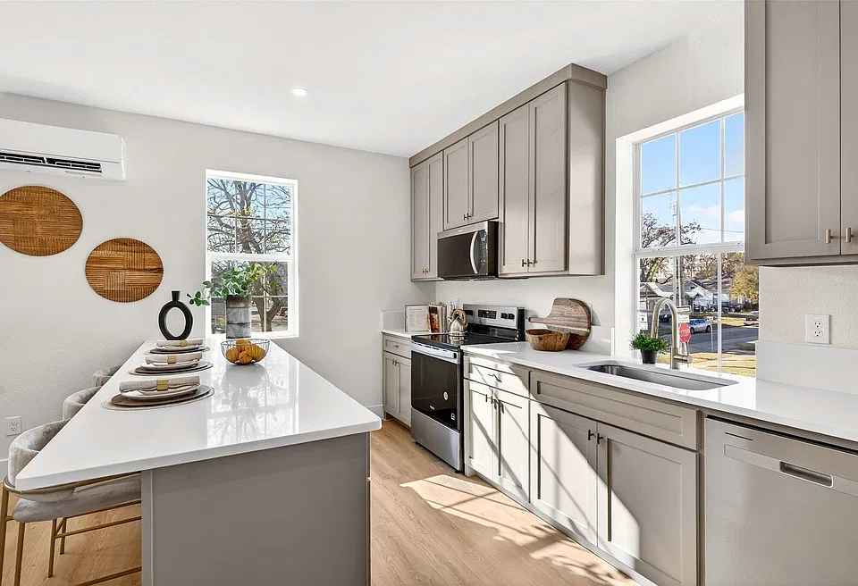 439 W 9th St #5