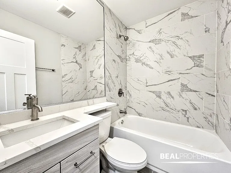 445 W Barry — Photo 70