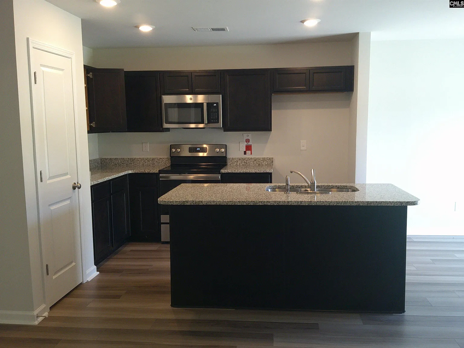 3 bed, 1962 sqft, $2,150 — Photo 4