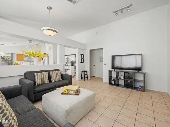 2863 W MURIEL Drive, Phoenix, AZ 85053