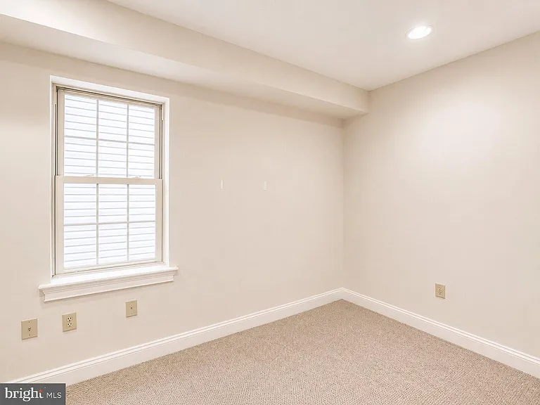 2542 W Girard Ave #2 — Photo 15