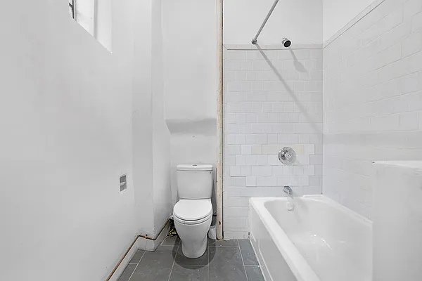 Rented by Safdie Realty Group | media 26