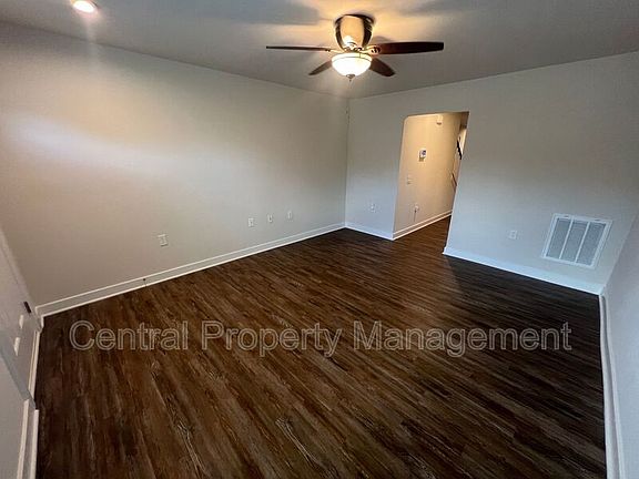 3rd image of 615 Cresslyn Ct
