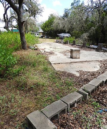 5th image of 223 Live Oak Ln