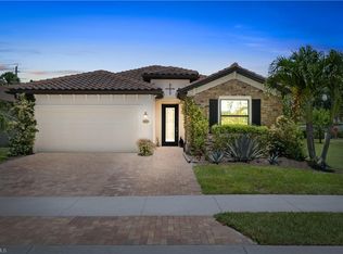 9449 Glenforest Dr, Naples, FL 34120