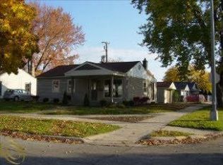 3295 N Stella Ct, Trenton, MI 48183