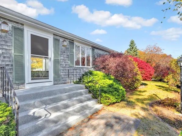 1 & 1A Mayflower Ln, Gloucester, MA 01930