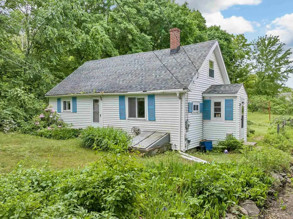 29 Pine Street, Wolfeboro, NH 03894