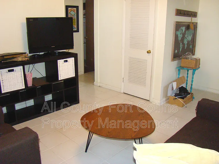 222 1/2 S Loomis Ave — Photo 4