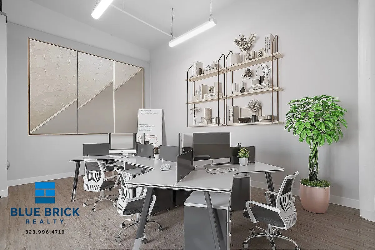 High Ceilings. Tons of Light. South LA Location. What More Do You Need? — Photo 1