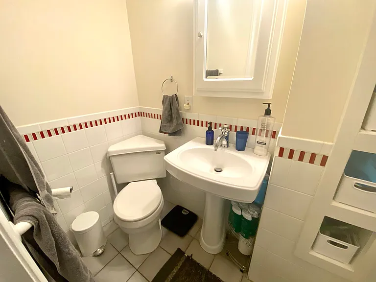 14 Fiske Pl — Photo 5