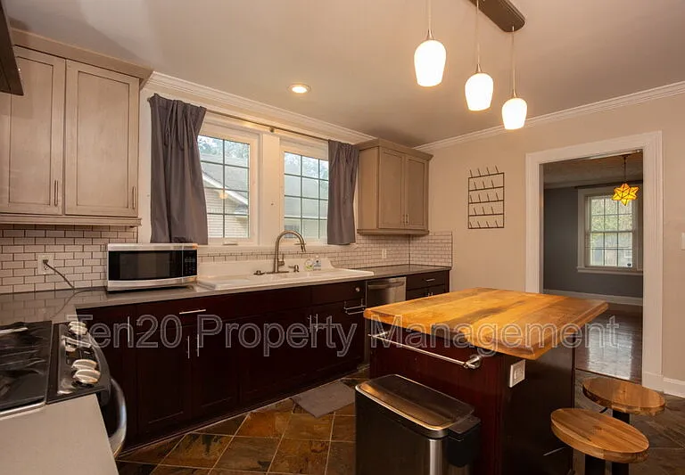 1708 Slade Dr — Photo 8