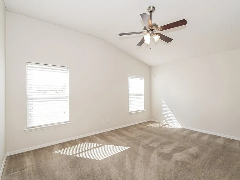 2318 Cherokee Cove Trl — Photo 10