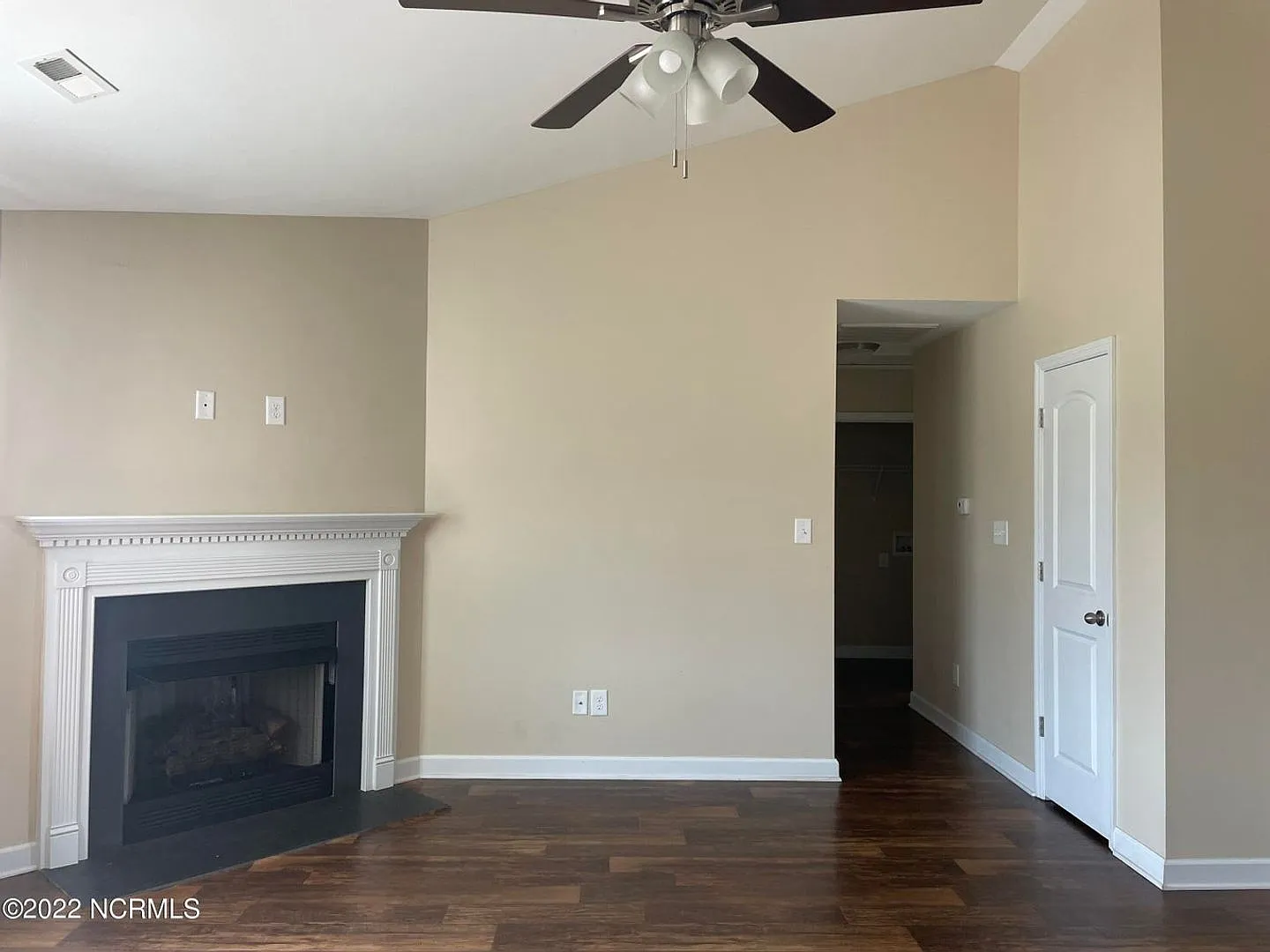 Welcome to Breakwater Drive! — Photo 3