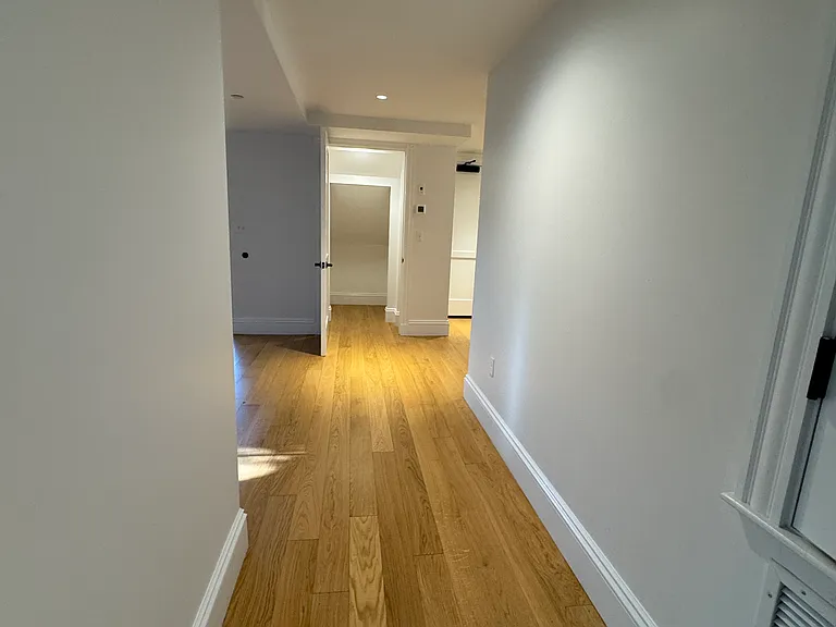87 Gardner St — Photo 16