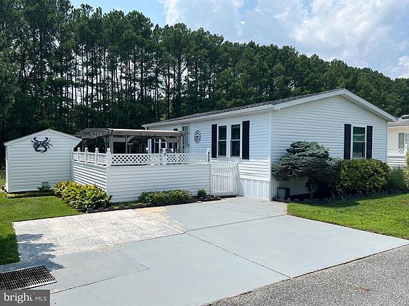 2nd image of 8220 Skipjack Dr