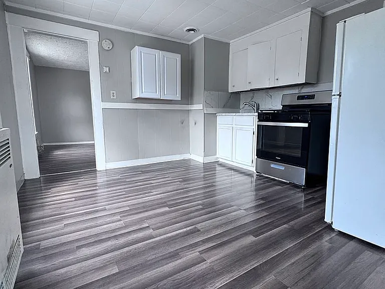 40 Amherst St #10 — Photo 1