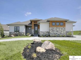 16063 Zac Ln, Bennington, NE 68007