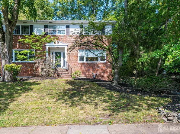 32 Stirling Ct, Metuchen, NJ 08840