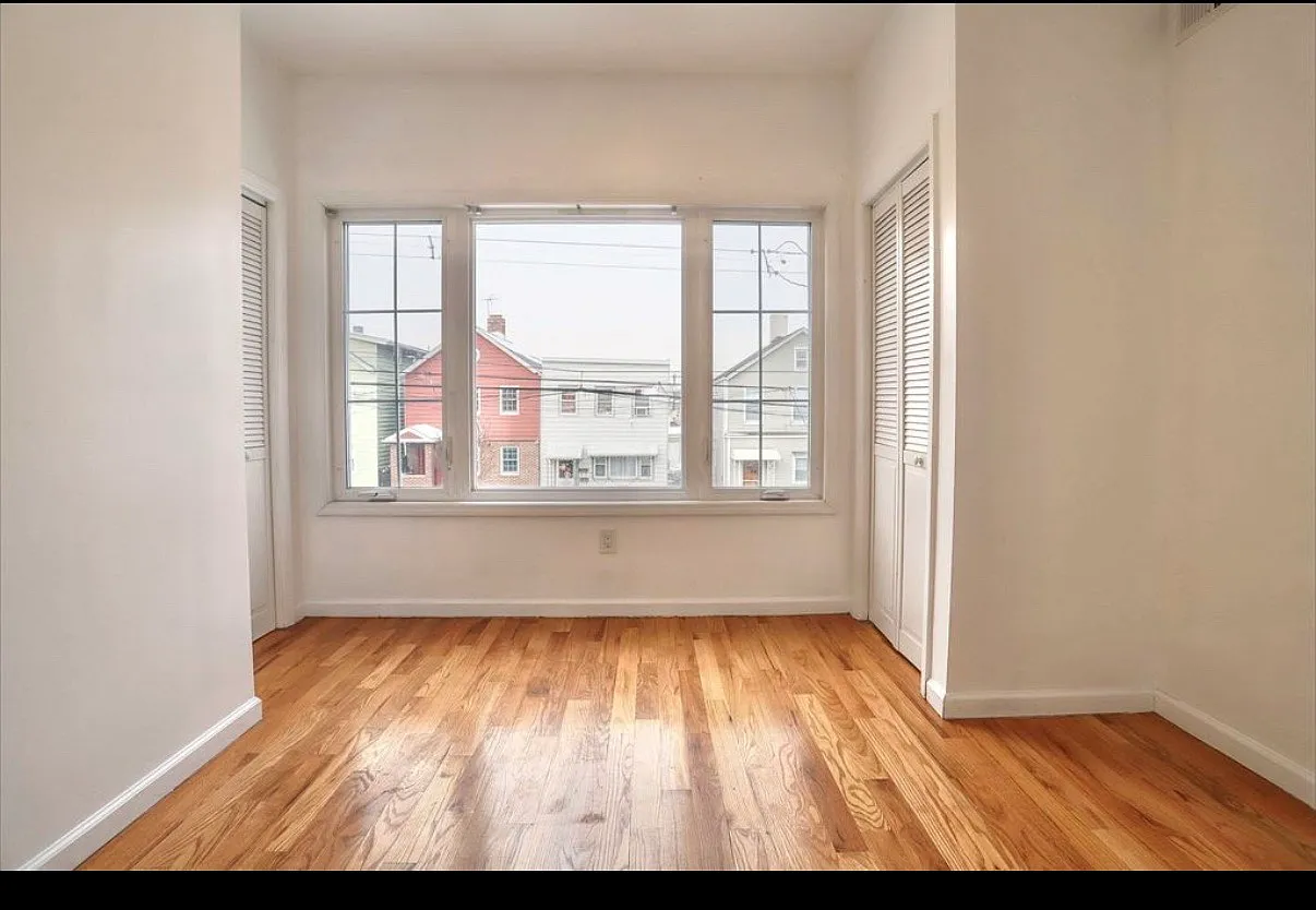 1 bed, 2500 sqft, $1,100 — Photo 3