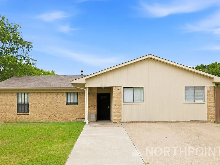 2616 Alamain Dr — Photo 1