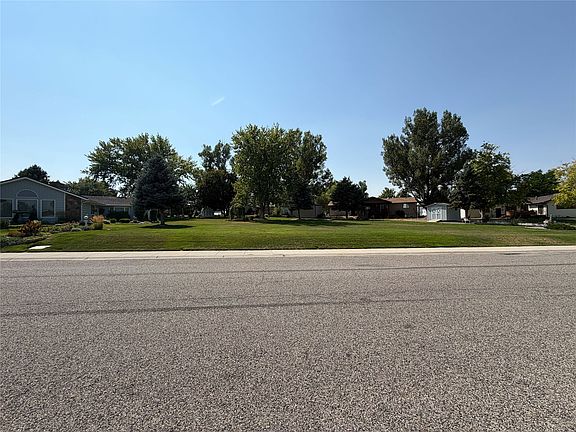 4th image of Interlachen Dr Lot 11