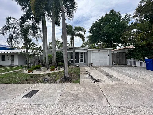 819 SW 9th Ter Photo 1