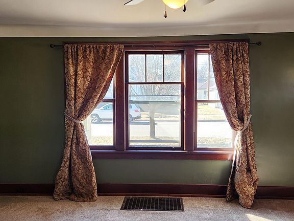 4th image of 309 Hursley St
