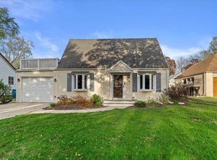 608 N 113th St, Wauwatosa, WI 53226